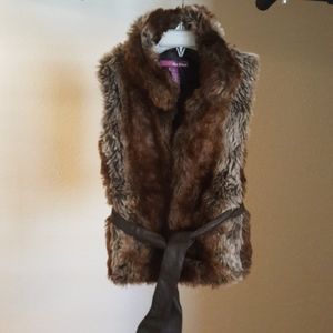 Faux fur sleveless vest-- girl
